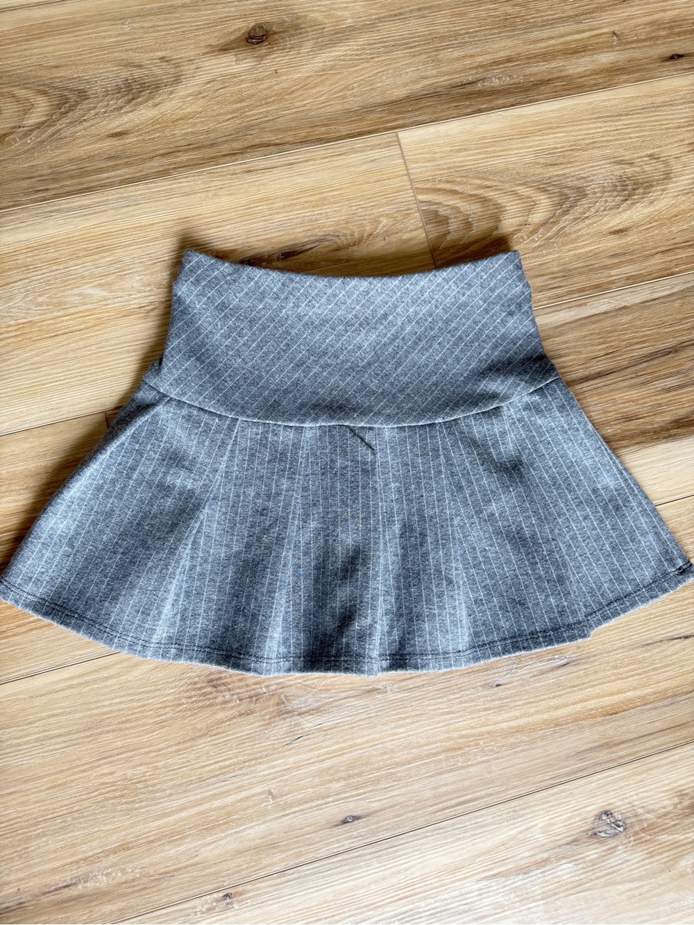 H&M Kids Toddler Girls Pleated Pin Stripe Gray Skirt Size 5T/6 Back to School
